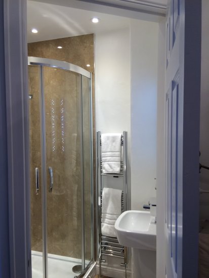 Self Catering En-suite shower room